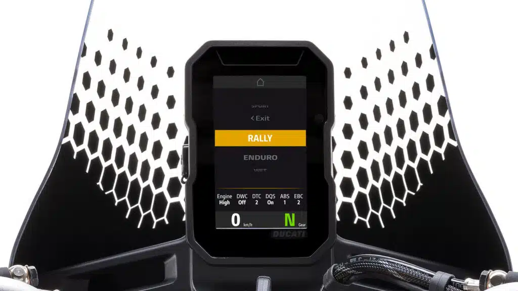 Ducati-Desert-X-MY22-TFT-02-gallery-1920x1080 svg+xml;charset=utf