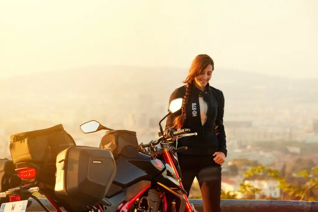 23YM HONDA CB750 HORNET svg+xml;charset=utf