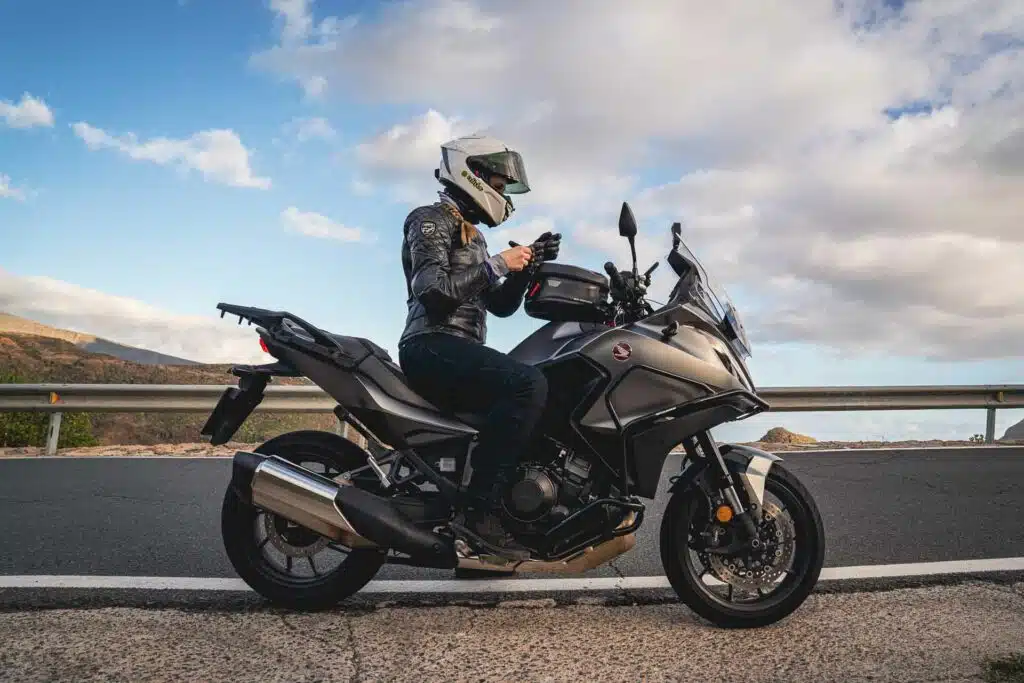 Honda-NT1100-Gran-Canaria-Rental-Celiska-17 svg+xml;charset=utf