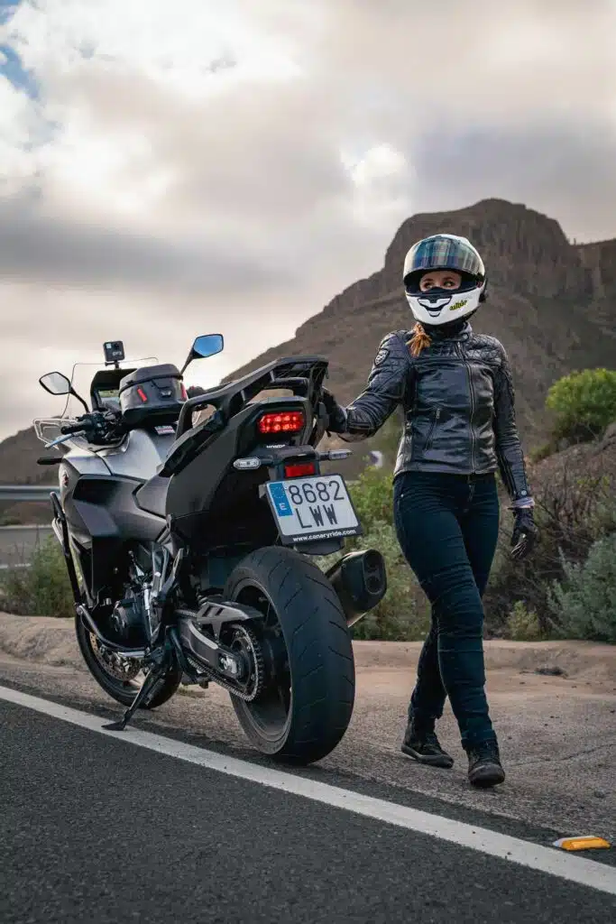 Honda-NT1100-Gran-Canaria-Rental-Celiska-20 svg+xml;charset=utf